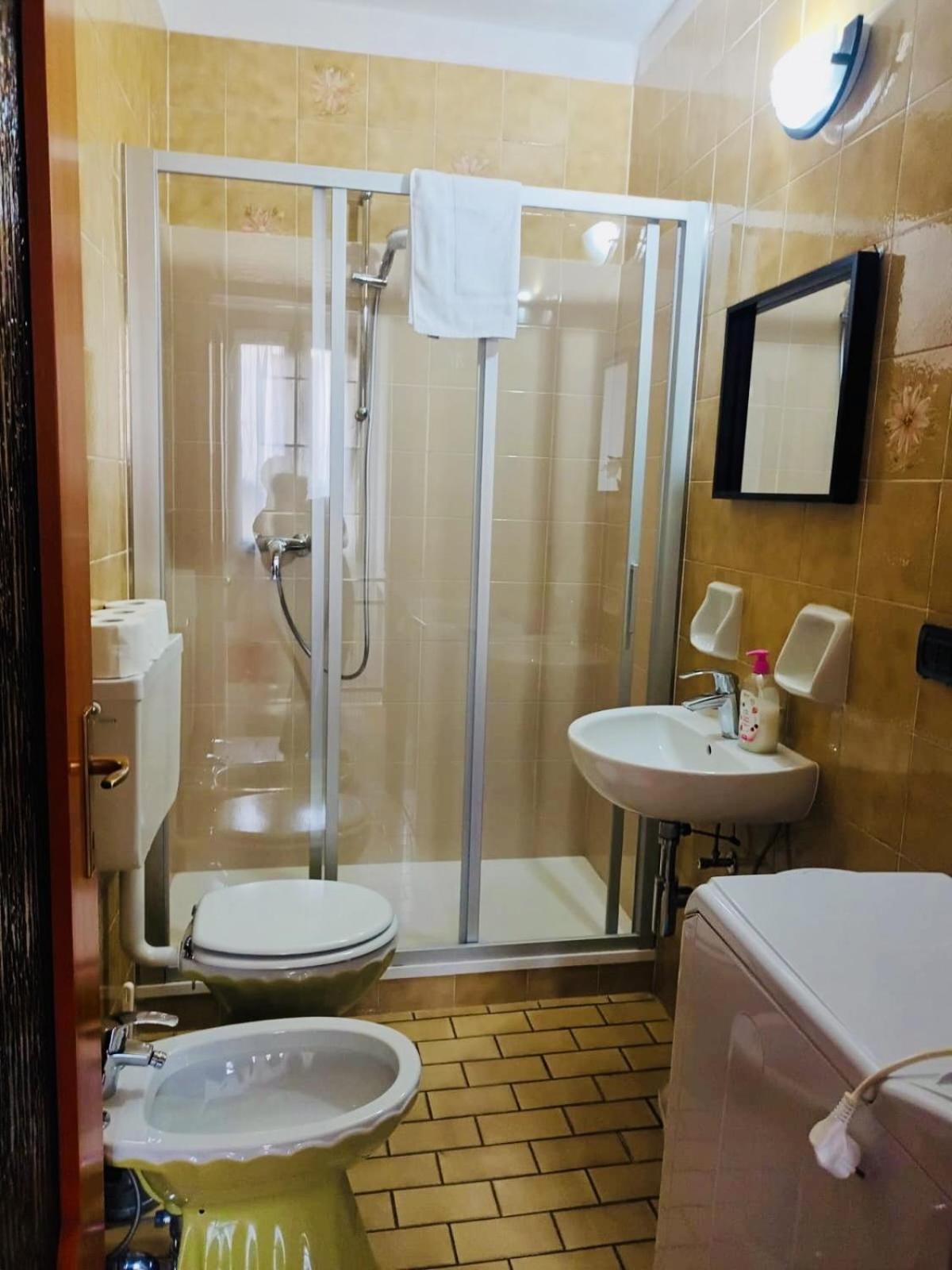 Comolake House Apartment Bellano Bagian luar foto