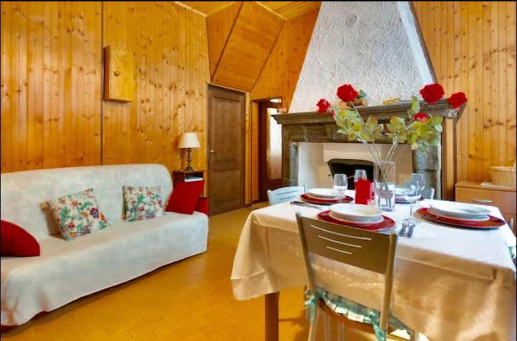 Comolake House Apartment Bellano Bagian luar foto